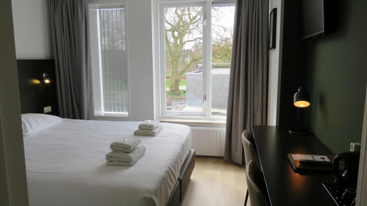 Doppel- oder Zweibettzimmer