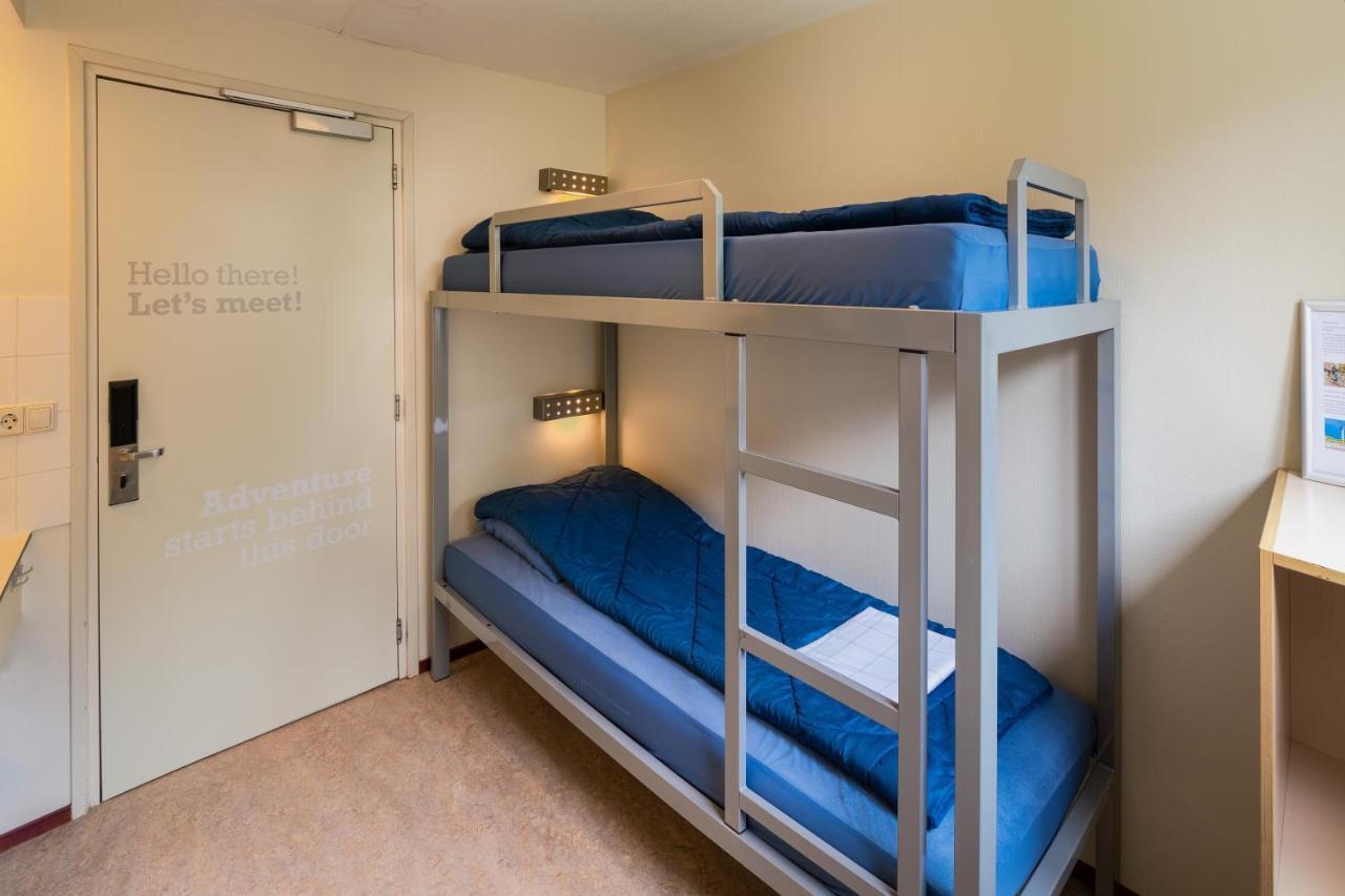 Budget Zweibettzimmer mit Etagenbetten und eigenem Bad mit Dusche