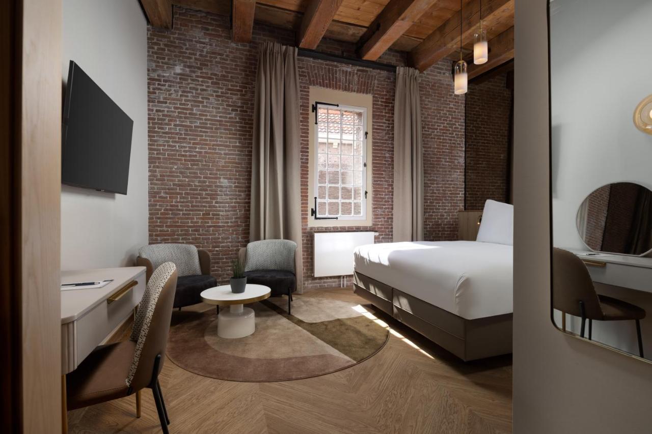 Large Double or Twin Room
