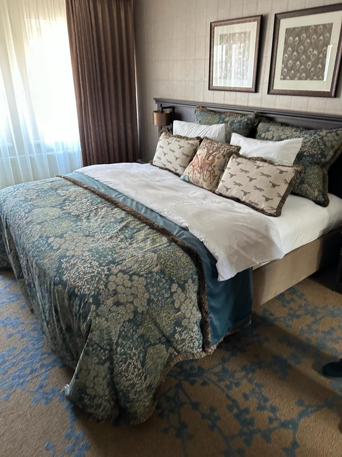Small Deluxe Queen Room