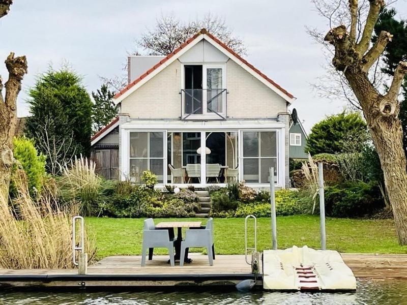 Bungalow am Wasser