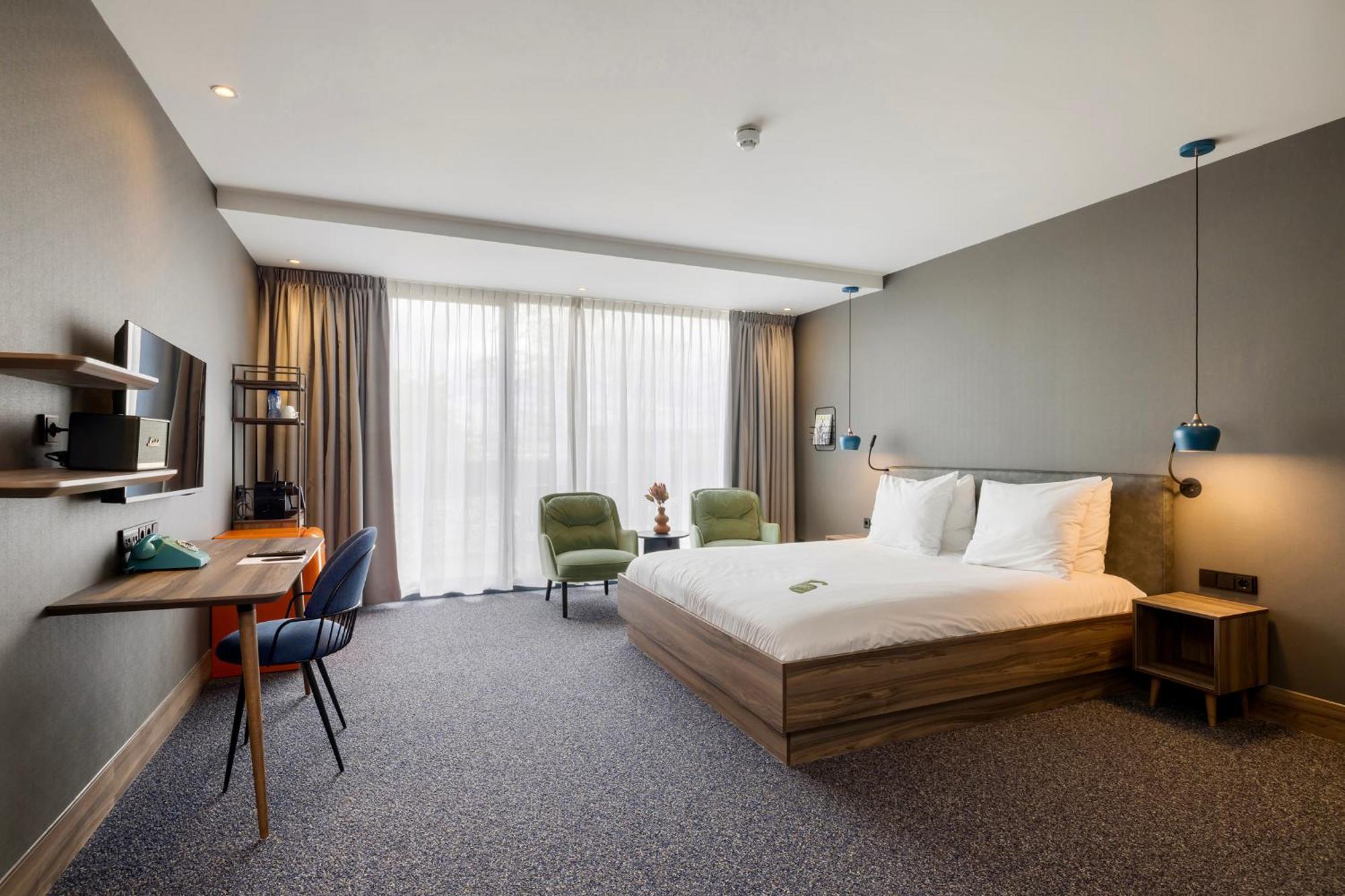 Superior King Room Disability Access