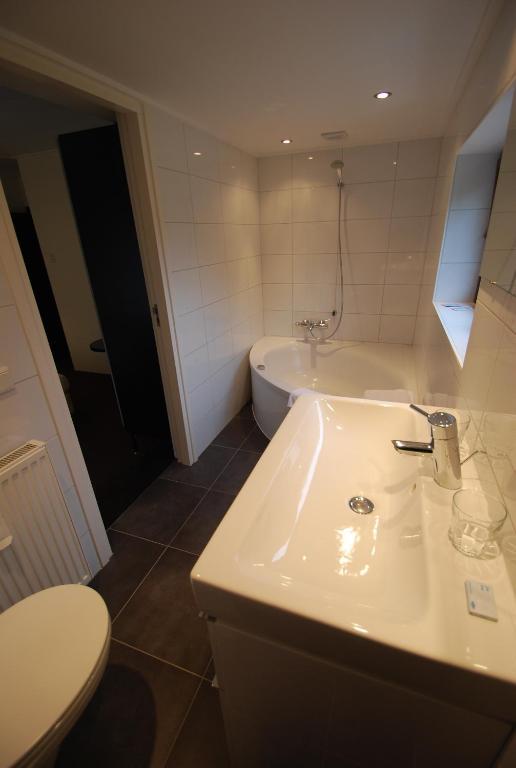 Twin Room with Bath