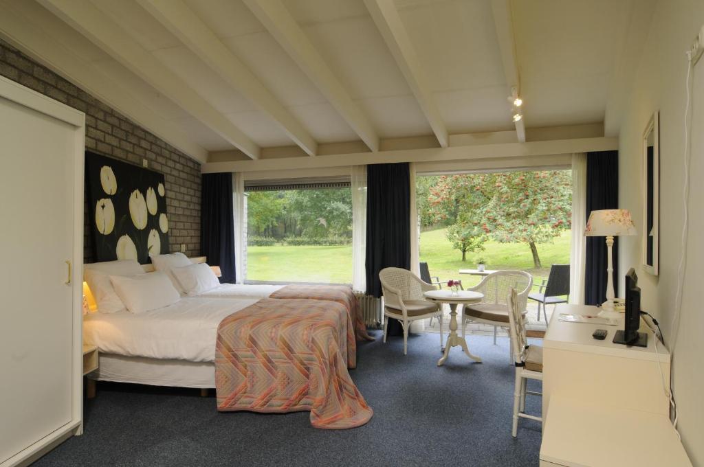 Tweepersoonskamer met 2 Aparte Bedden