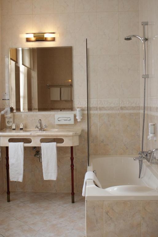 Quarto Duplo Comfort com Banheira