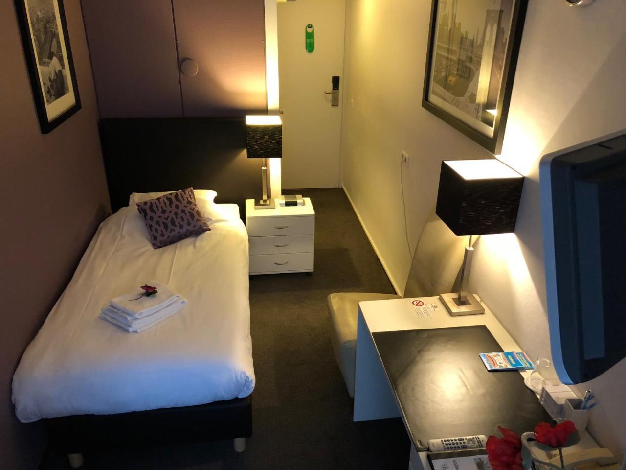 Standard Single Room,759104344:JPEG