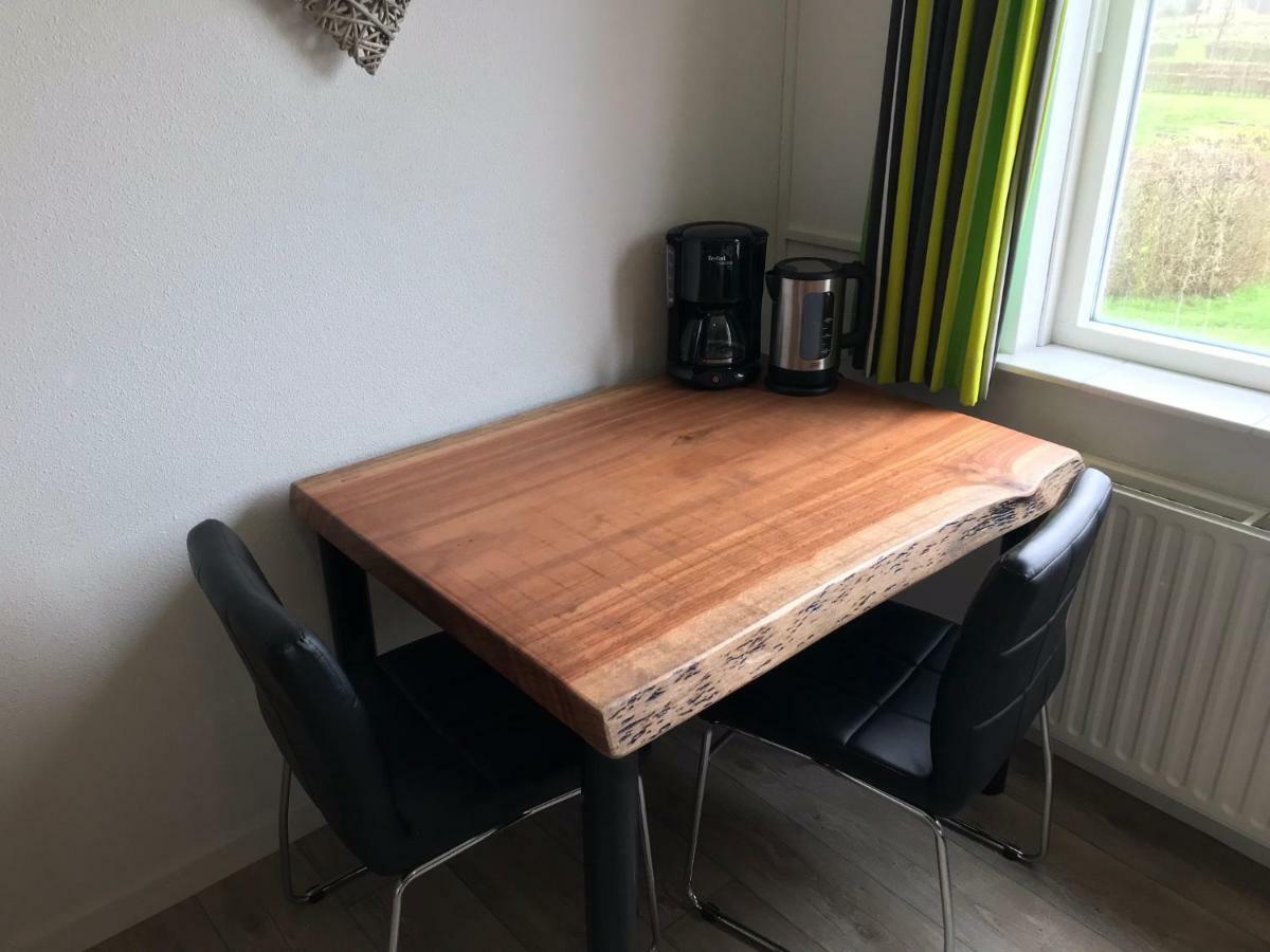 Deluxe Tweepersoonskamer met 2 Aparte Bedden en Gedeelde Badkamer
