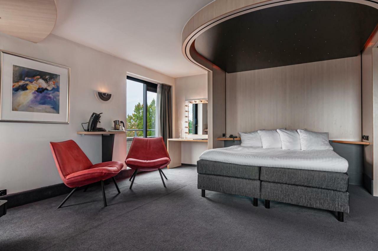 Suite with Hot Tub