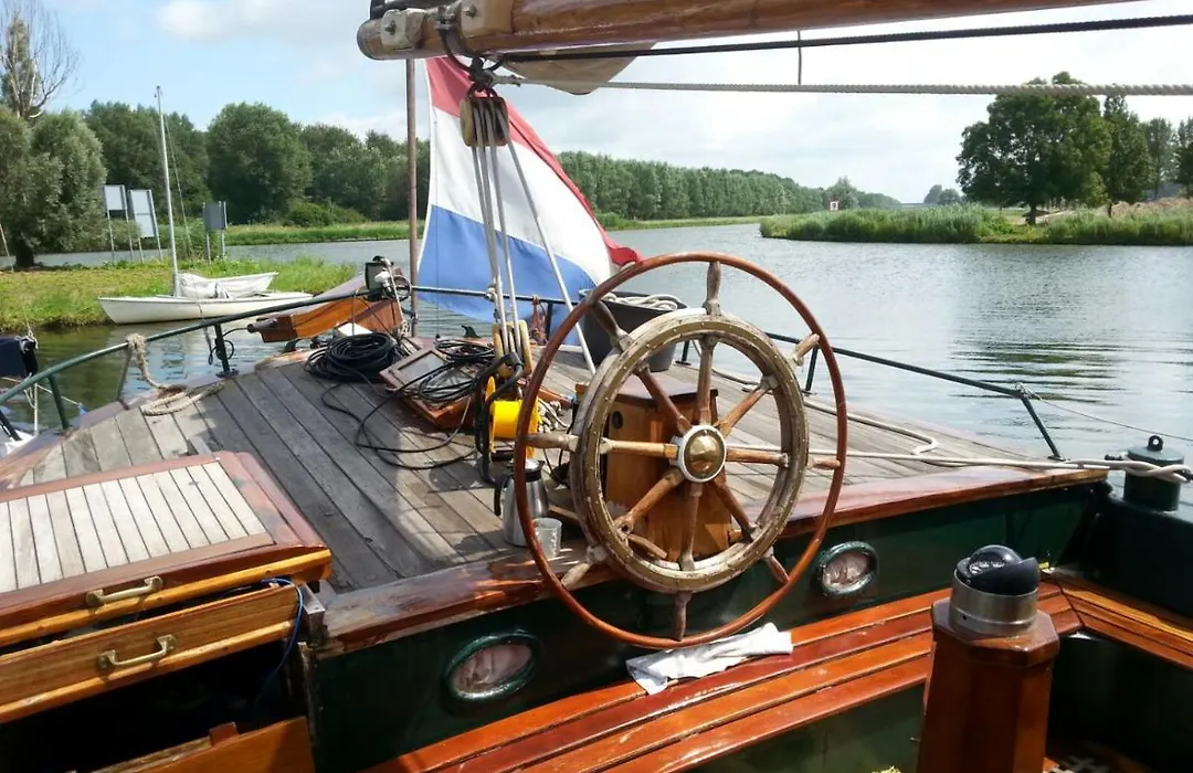 tjalkjacht pelikaan enkhuizen-1
