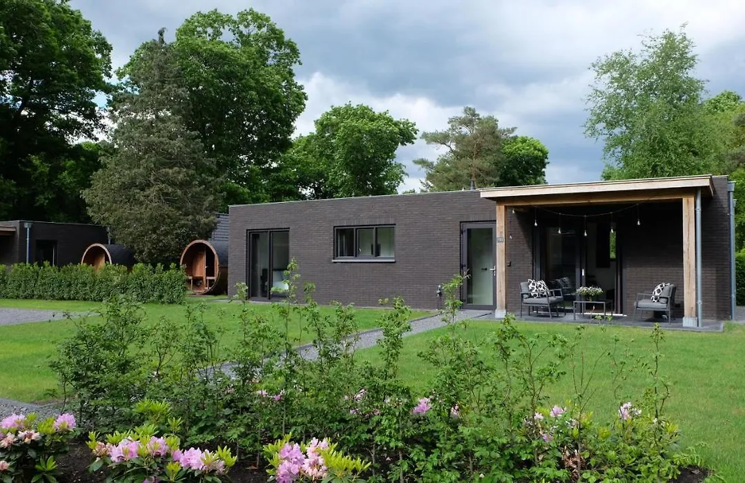 The Black Oak - Luxe Bungalow Met Prive Sauna-1