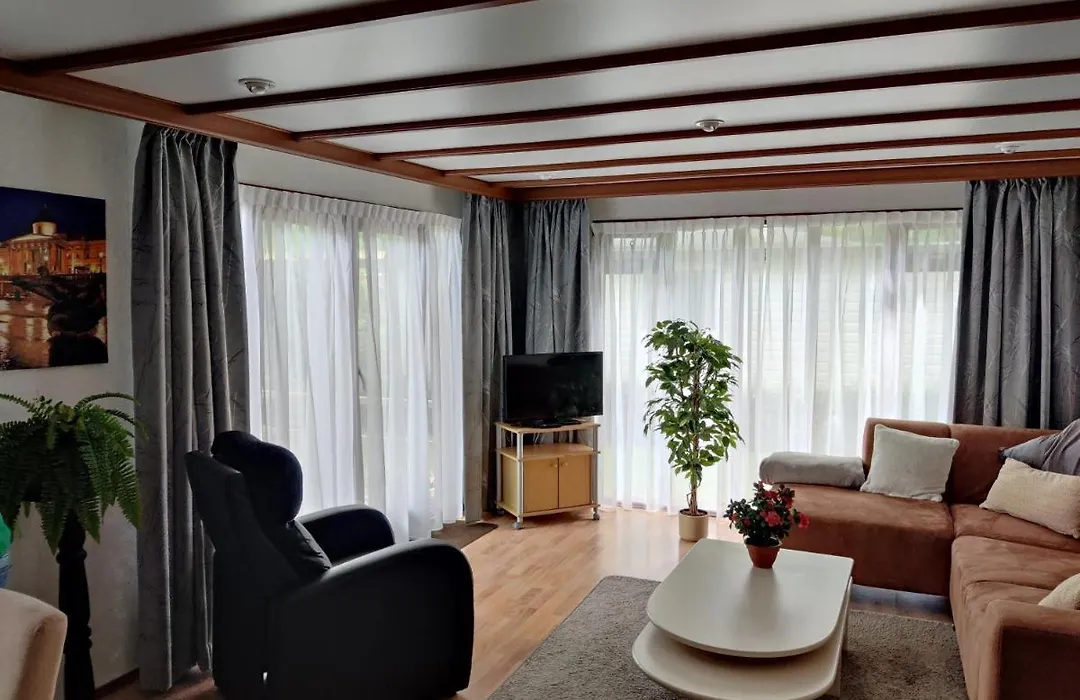 Chalet in bosrijke omgeving op chaletpark Kempenbos naast Duc de Brabant voor 2-3-4-5 personen-1