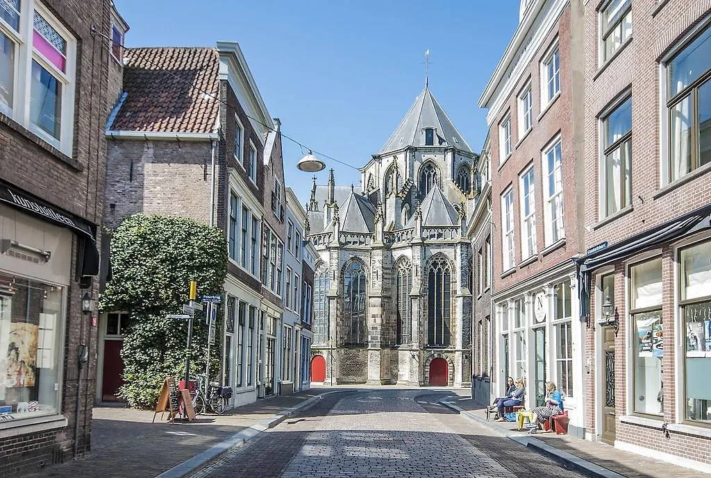 Blom aan de Gracht-1