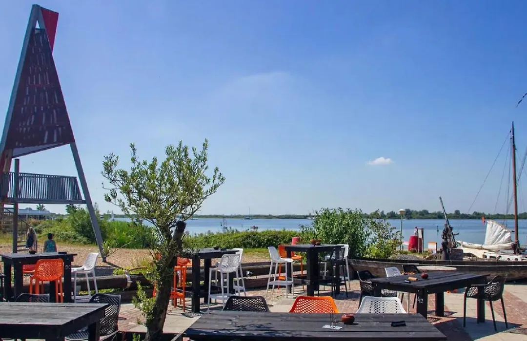 Chalet op Camping Lauwersoog met 3 slaapkamers en vaatwasser - JoyCasa-1