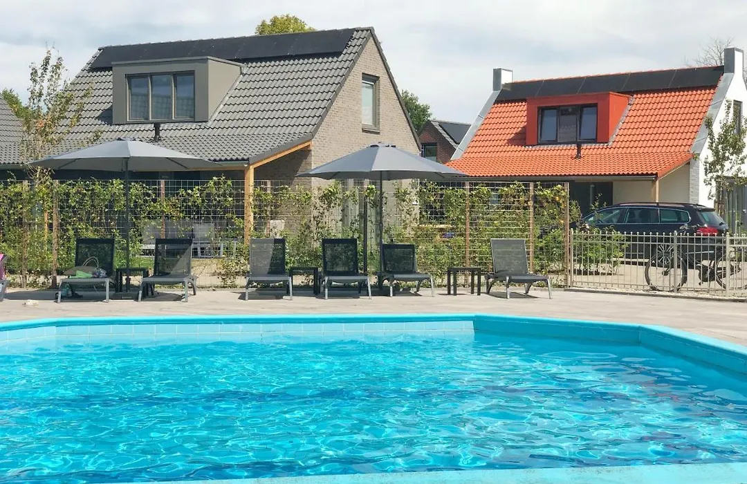 Chalet 575 op Recreatiepark De Wielen-1