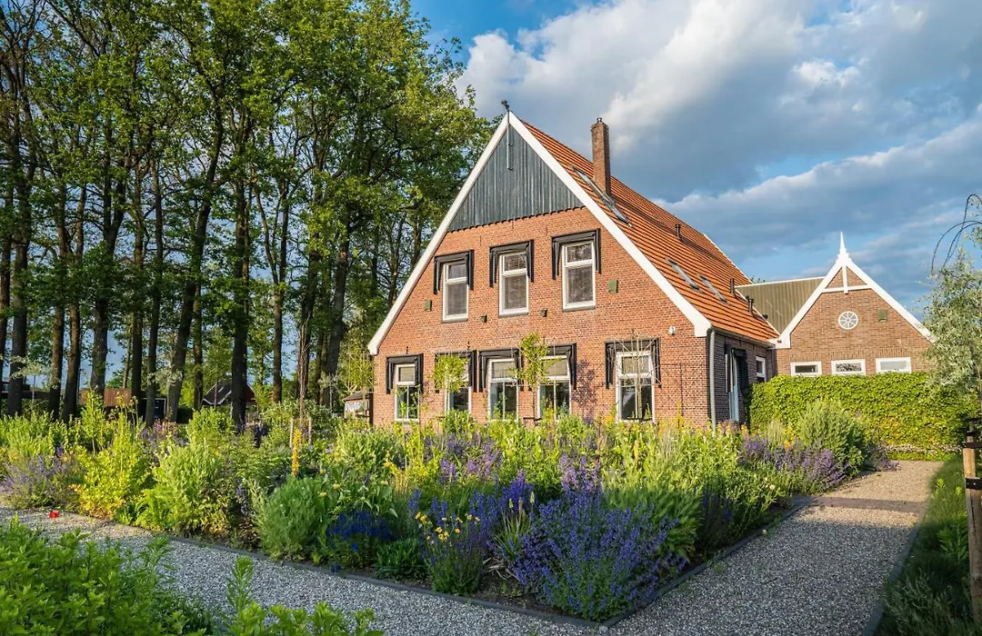 Hofparken Wiltershaar - groepsaccommodatie met privé wellness-1
