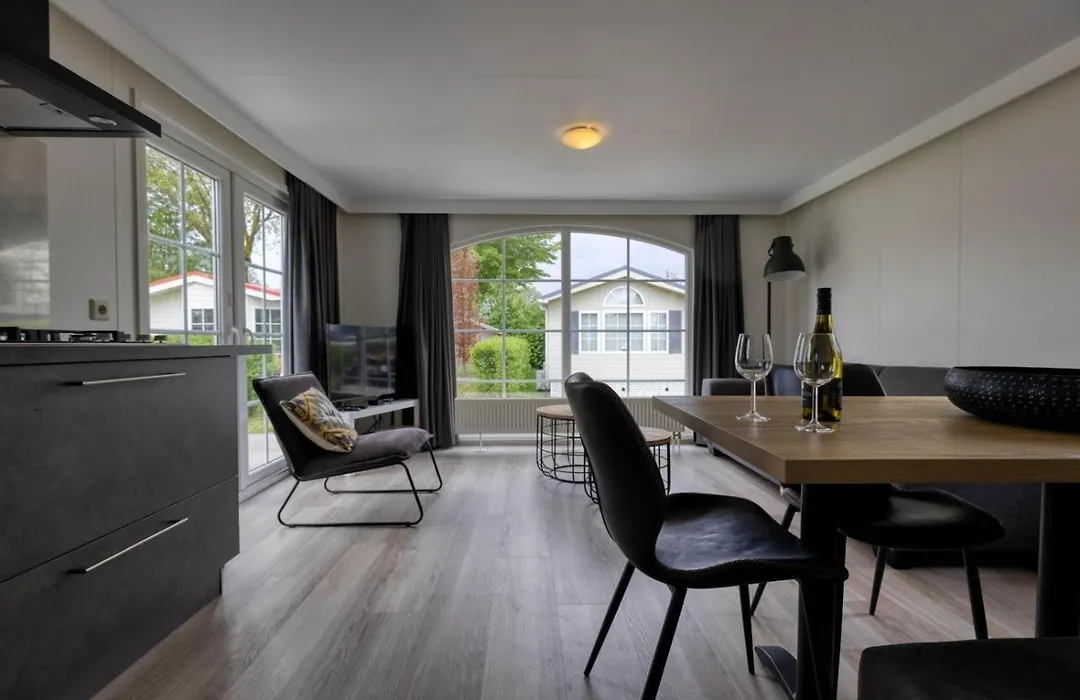 Recreatiepark Jachthaven De Veerstal Lathum - Luxe Chalet-1