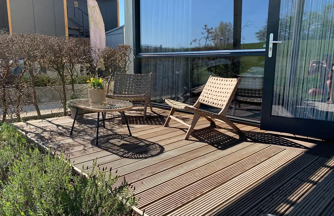 B&B Veluwemeer, Jacuzzi, Swim Spa, Sauna, Steam Bath And Sandy Beach-1