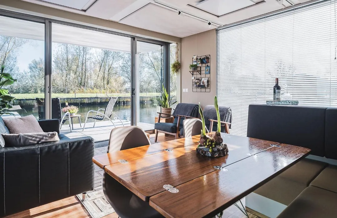 AquaHome - Bijzonder overnachten in de Biesbosch-1