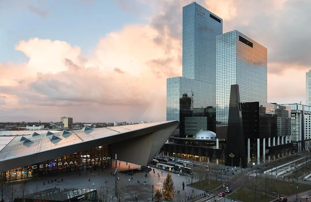 Premier Suites Rotterdam-1