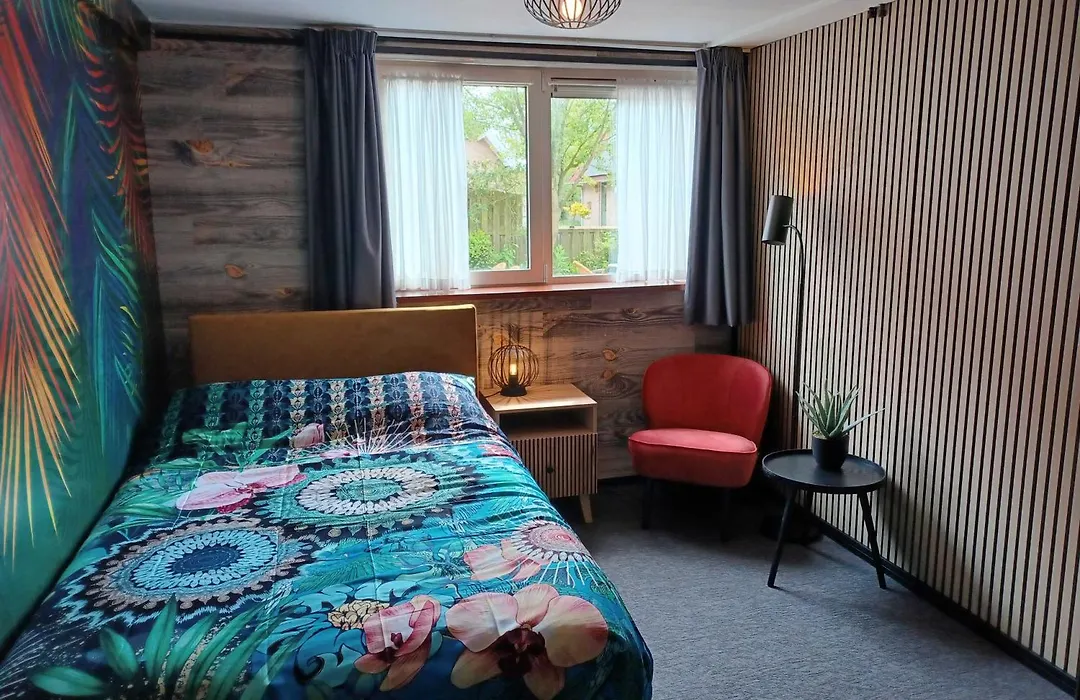 Hotel Dichtbijzee-1