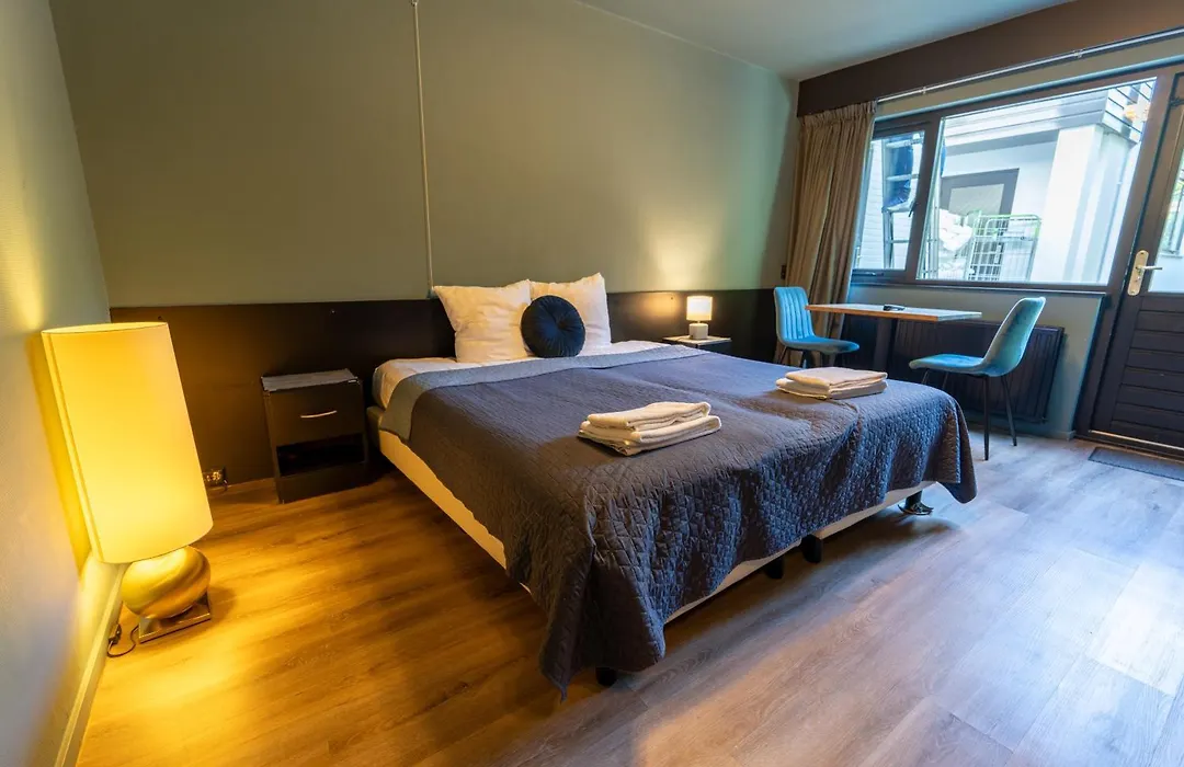Hotel Zee Bergen-1