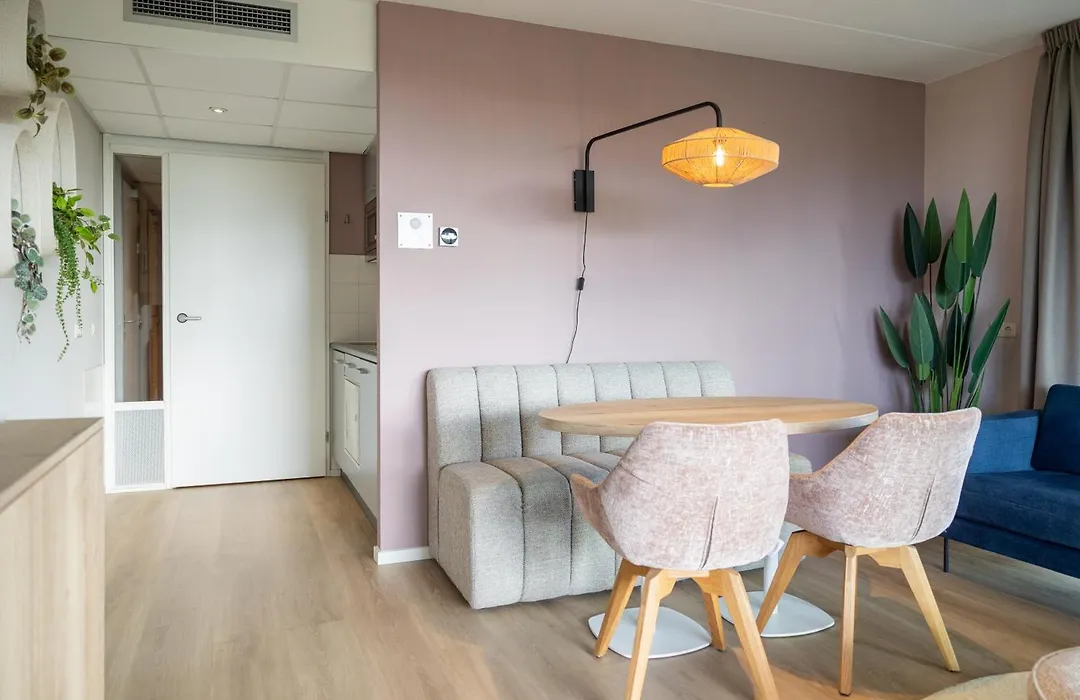 Strandhotel Buren aan Zee-1
