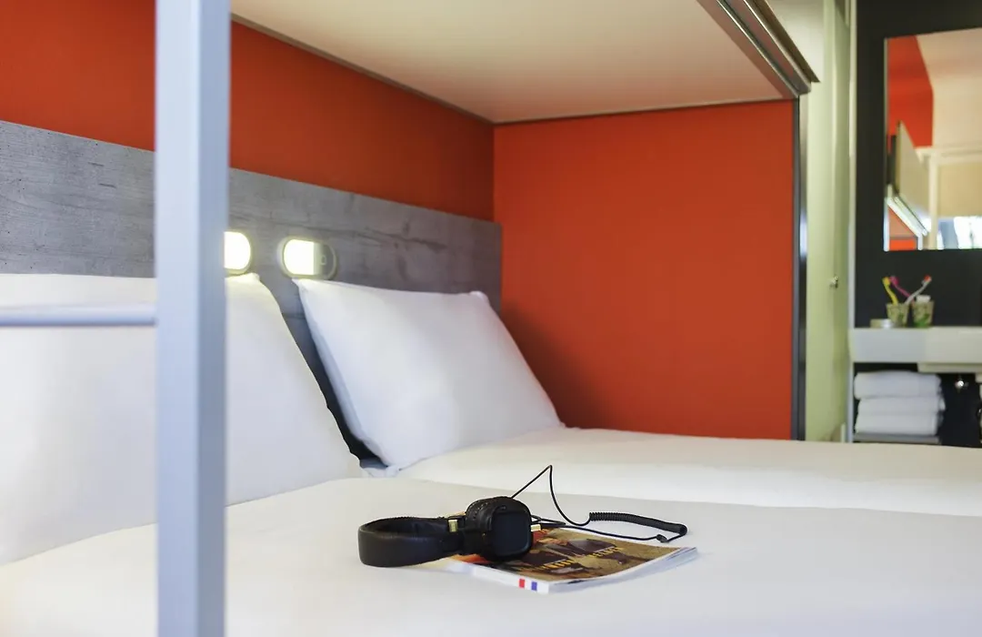 Ibis Budget Amsterdam Airport-1