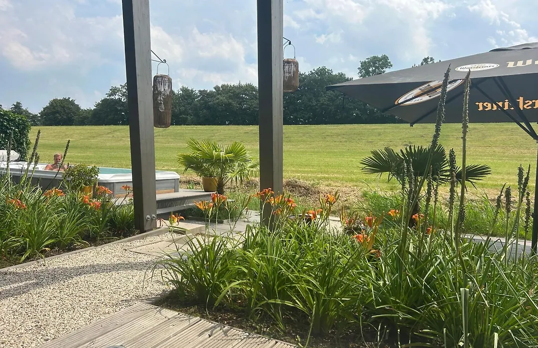 B&B Veluwemeer, Jacuzzi, Swim Spa, Sauna, Steam Bath And Sandy Beach-1
