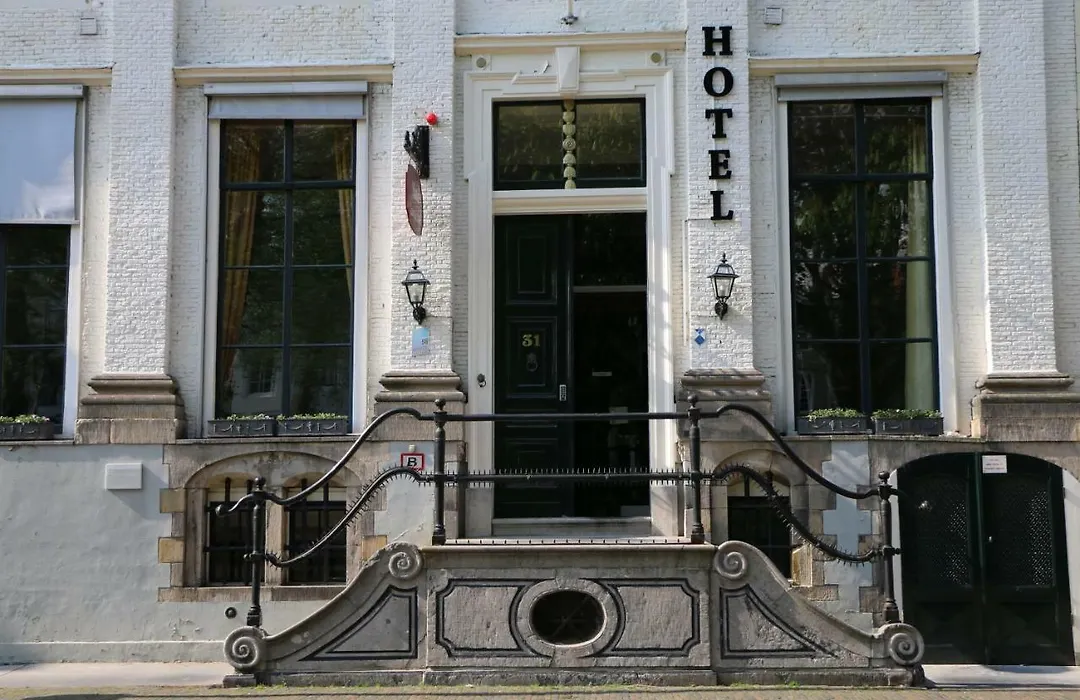 Hotel Aan De Dam-1