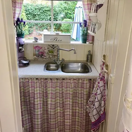 B&B Het Tuinhuisje-3