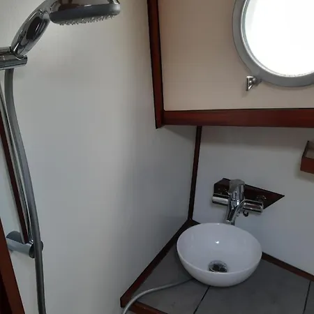 Prive B&B Motorsailer Rataplan-2