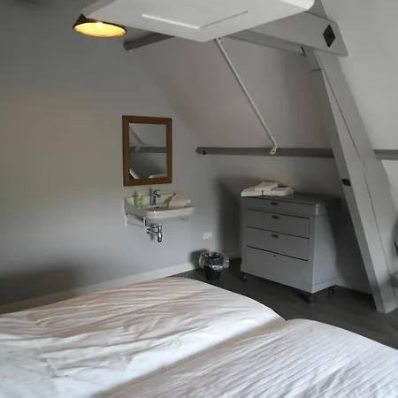B&B Groepsaccommodatie De Pastorie Lage Mierde-2