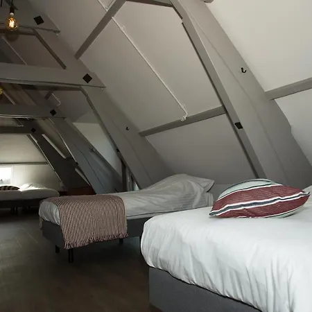 B&B Groepsaccommodatie De Pastorie Lage Mierde-3