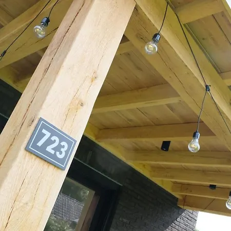 The Black Oak - Luxe Bungalow Met Prive Sauna-3