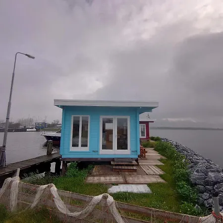 Waterhuisjes op de pier van LauwersmeerPlezier!-3