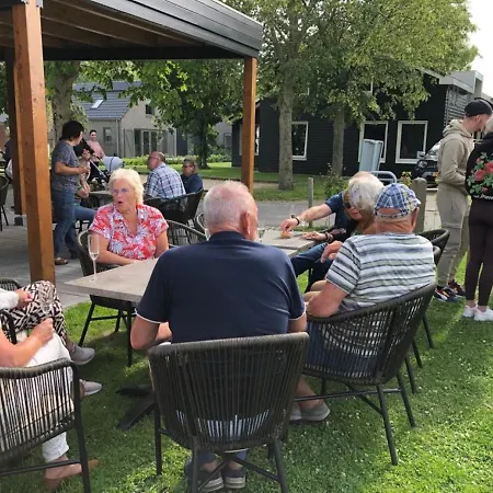 Chalet 575 op Recreatiepark De Wielen-3