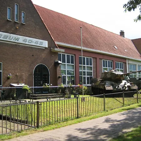 Comfort Rooms by EuroParcs De Hooge Veluwe-3