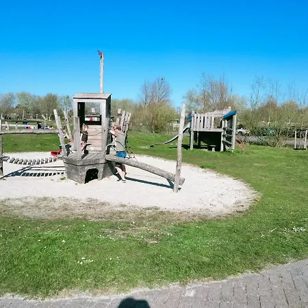BJ Chalets - De Rug 3 - Vakantiepark Lauwersoog - Luxe chalet MET vaatwasser en inloopkast! Vroege incheck! MET AIRCO!-2