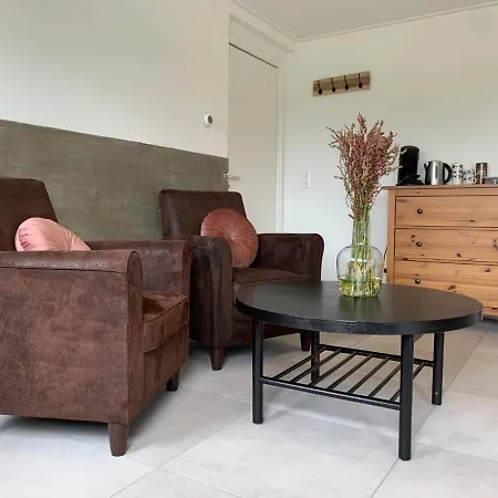 Bed & Breakfast 'Tuus Op Tessel'-3