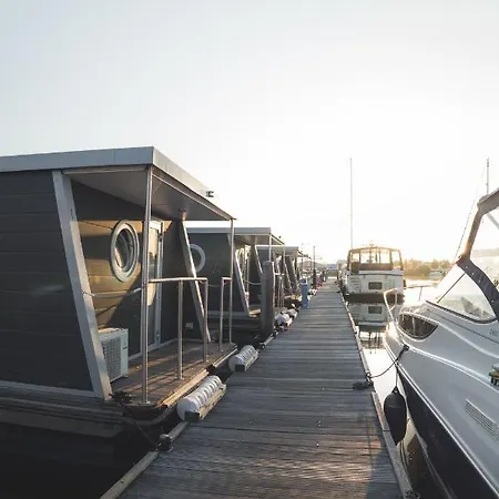 Home Of The Houseboat - Zen-2