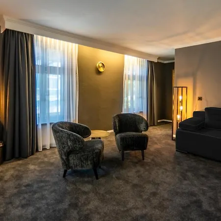 Square Boutique Hotel & Brasserie-2