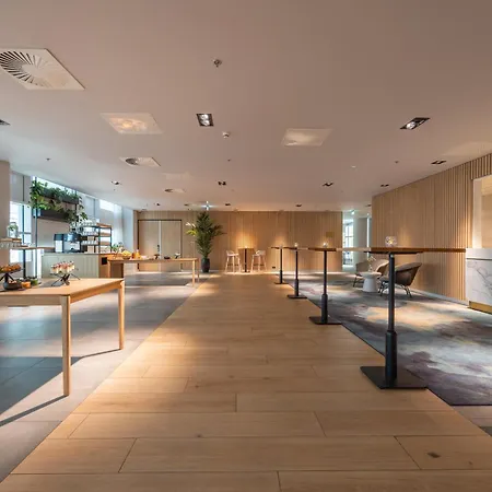 Crowne Plaza Utrecht - Central Station By Ihg-2