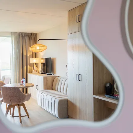 Strandhotel Buren aan Zee-3