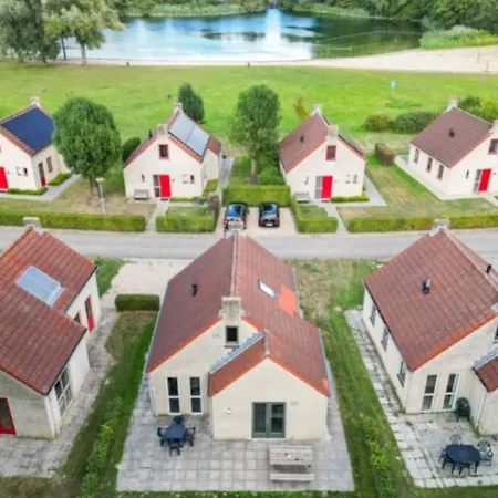 Vakantiehuis 6pers op park Broeckhuys in Ewijk aan groot Zwemplas Groene Heuvels in het land van Maas&Waal-3