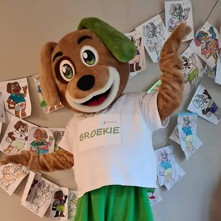 Vakantiehuis 6pers op park Broeckhuys in Ewijk aan groot Zwemplas Groene Heuvels in het land van Maas&Waal-2
