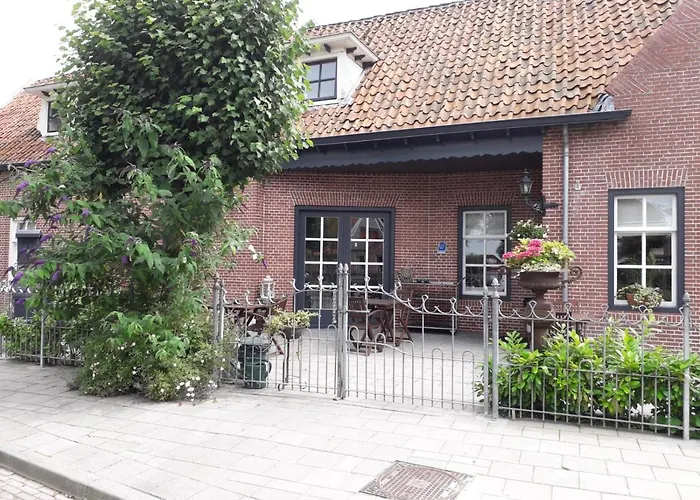 Vakantiehuis 't Koetshuis Visvliet Villa, Nederland