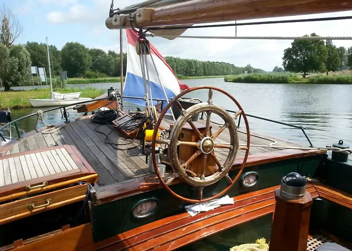 tjalkjacht pelikaan enkhuizen Hostel, Nederland