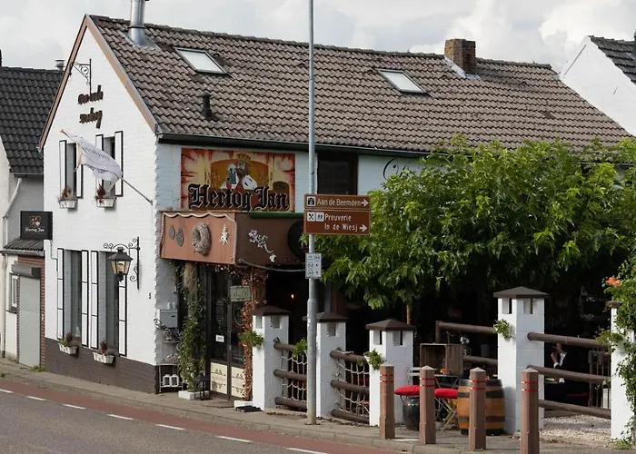 Den Oude