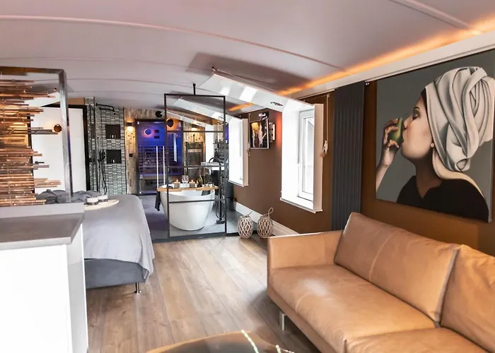 Wellnessboat De Michiel de Ruyter Hotel Groningen, Nederland