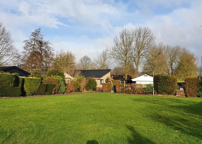 Luxe vakantiebungalow met omheinde tuin voor hond en kinderen Dirkshorn, Nederland